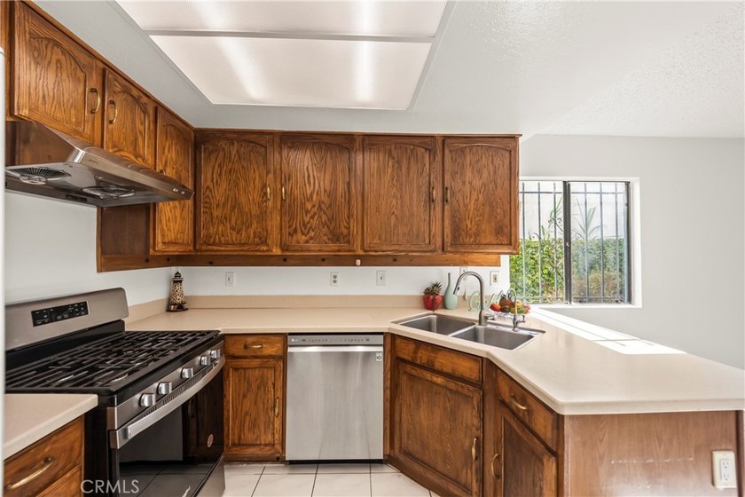 Welcome to this beautifully maintained, 1,515-square-foot - photo 8
