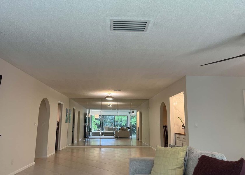 Welcome to this spacious three-bedroom, two-and-a-half-bath - photo 4