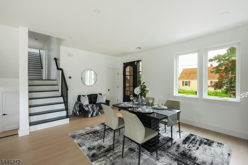 COMMUTER'S DREAM EXQUISITE NEW EAST FACING CONTEMPORARY MODERN - photo 8