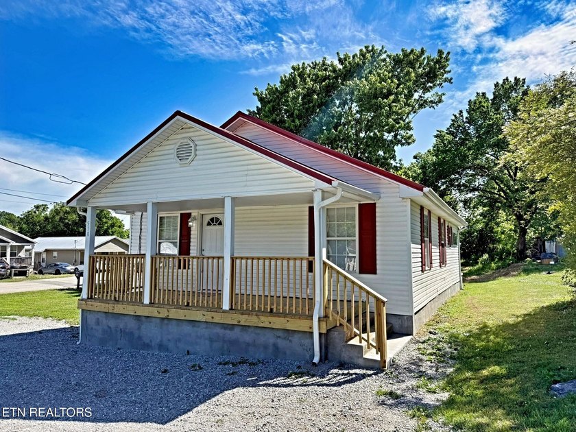 Beautifully remodeled ranch home located in the heart of - photo 2