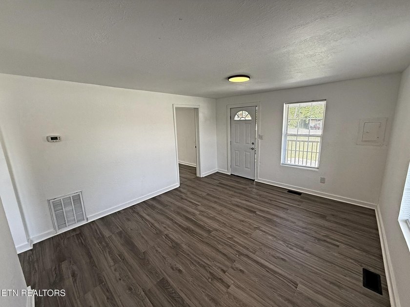 Beautifully remodeled ranch home located in the heart of - photo 6
