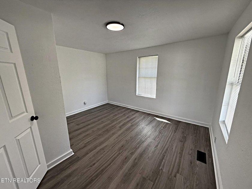 Beautifully remodeled ranch home located in the heart of - photo 7
