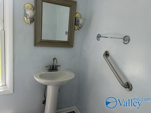 Location-Location 3/4 bedroom home, 5 baths (2-full, 1-3/4 - photo 17