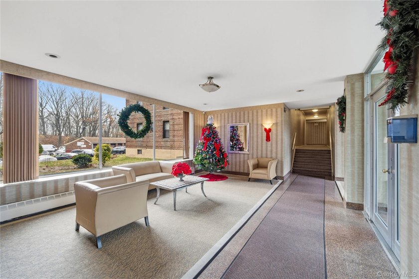Beautiful 2 Bedroom Unit located on the 1st Floor of Cambridge - photo 3