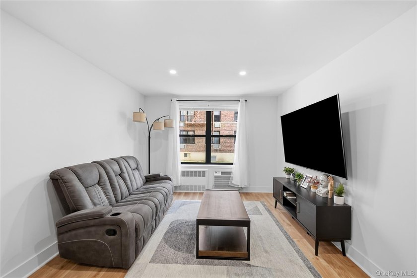 Beautiful 2 Bedroom Unit located on the 1st Floor of Cambridge - photo 5