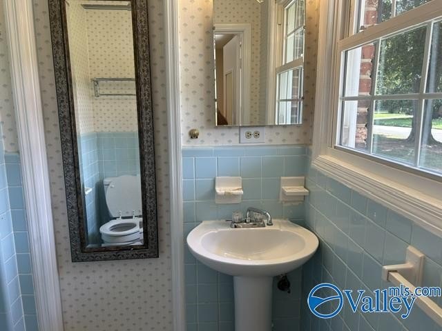 Location-Location 3/4 bedroom home, 5 baths (2-full, 1-3/4 - photo 25