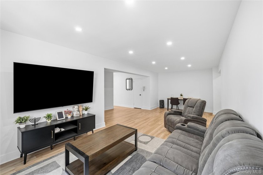 Beautiful 2 Bedroom Unit located on the 1st Floor of Cambridge - photo 7