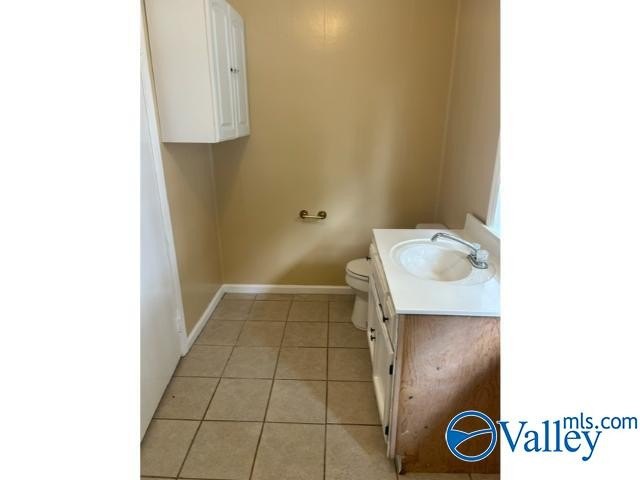 Location-Location 3/4 bedroom home, 5 baths (2-full, 1-3/4 - photo 27