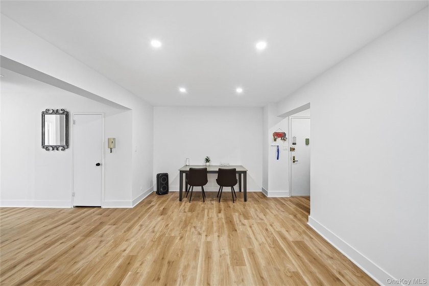 Beautiful 2 Bedroom Unit located on the 1st Floor of Cambridge - photo 8