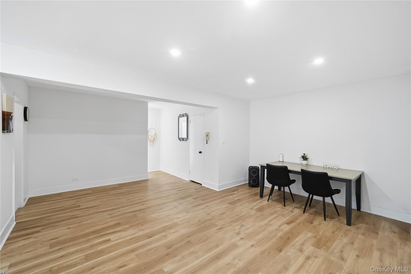 Beautiful 2 Bedroom Unit located on the 1st Floor of Cambridge - photo 9