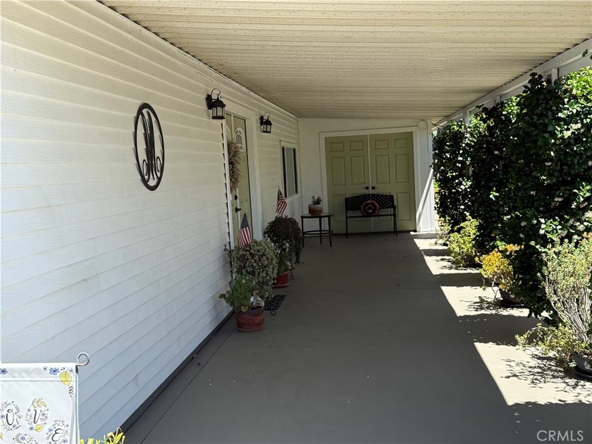Beautiful Pond-View Home just feet away from the golf course!! - photo 4