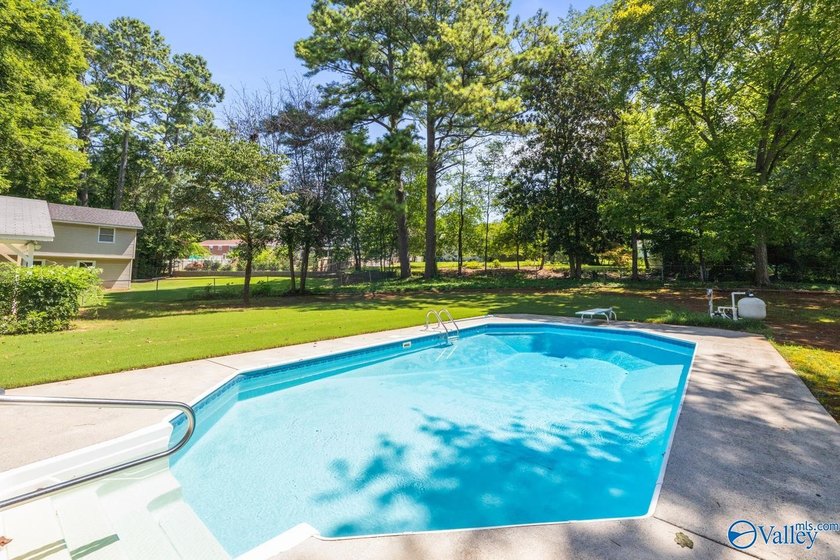 Location-Location 3/4 bedroom home, 5 baths (2-full, 1-3/4 - photo 38