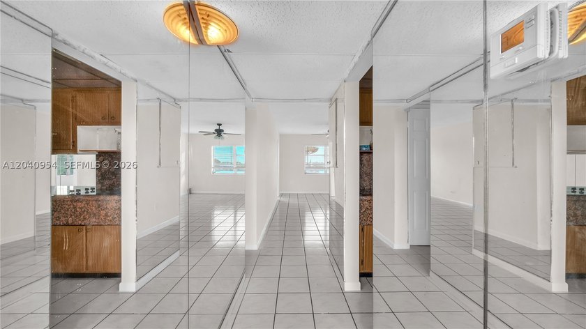 Beautiful 1 bedroom, 1 bath condo located in a desirable 55+ - photo 2