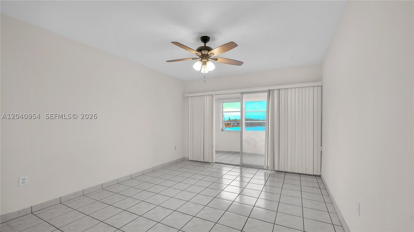 Beautiful 1 bedroom, 1 bath condo located in a desirable 55+ - photo 7