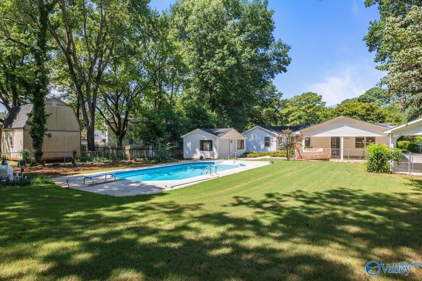 Location-Location 3/4 bedroom home, 5 baths (2-full, 1-3/4 - photo 48