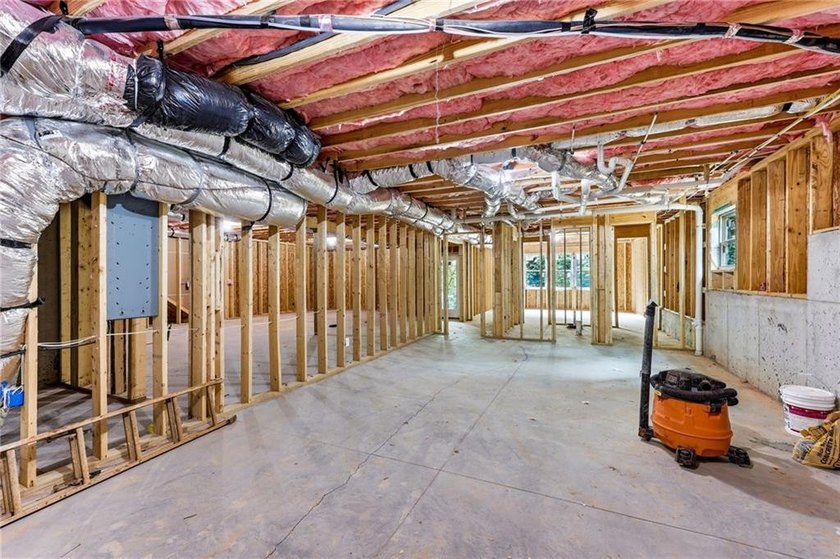 Welcome to lakeside living on Lake Lanier in the sought-after - photo 25