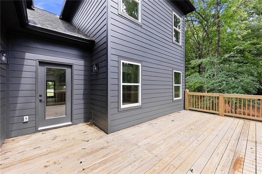 Welcome to lakeside living on Lake Lanier in the sought-after - photo 27