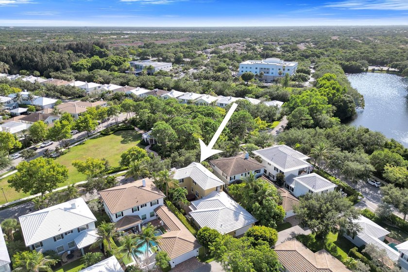 Welcome to this stunning 4-bedroom, 3.5-bathroom residence - photo 11