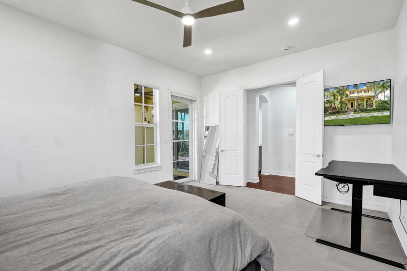 Welcome to this stunning 4-bedroom, 3.5-bathroom residence - photo 15