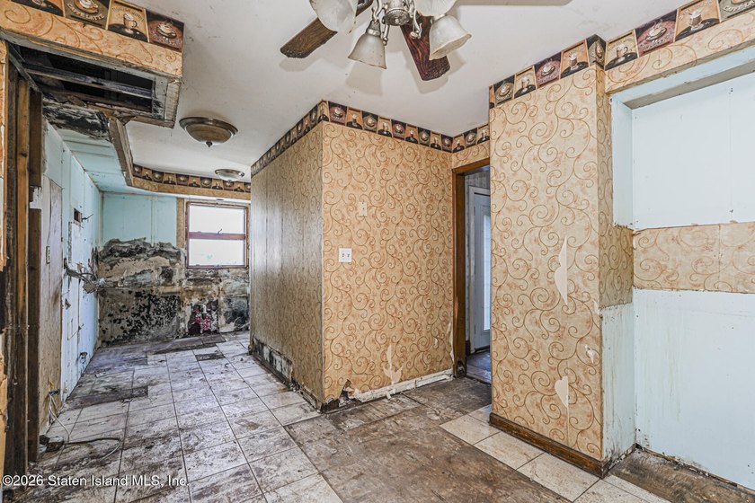 PROPERTY IS VACANT! PRICED TO SELL AS IS: CASH OFFERS ONLY - photo 15