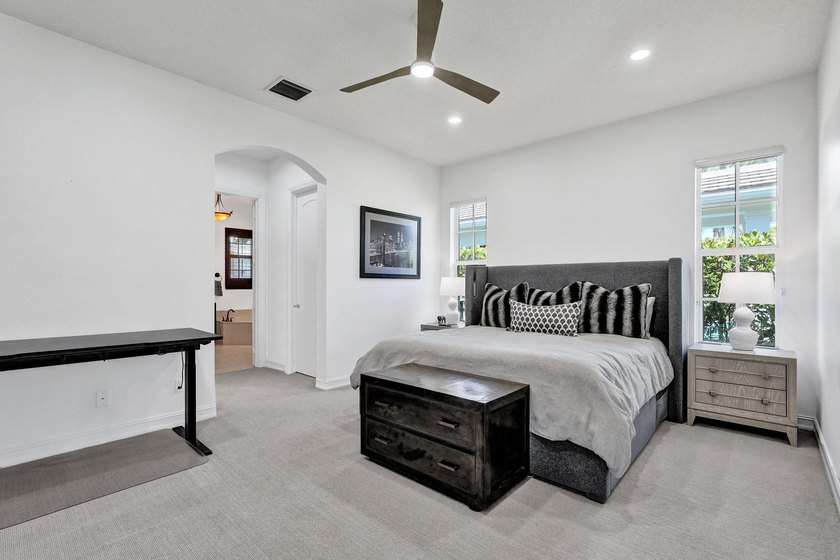 Welcome to this stunning 4-bedroom, 3.5-bathroom residence - photo 17