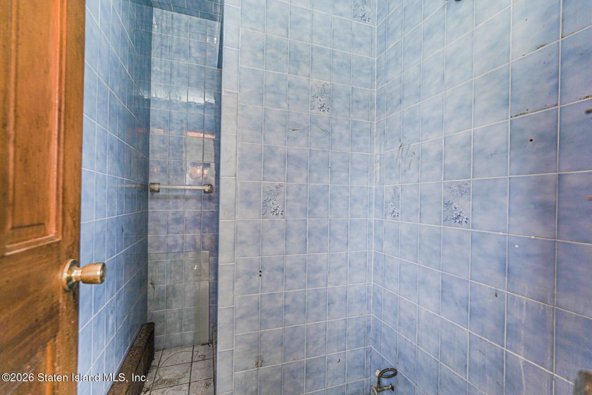 PROPERTY IS VACANT! PRICED TO SELL AS IS: CASH OFFERS ONLY - photo 17