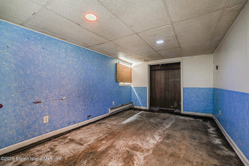 PROPERTY IS VACANT! PRICED TO SELL AS IS: CASH OFFERS ONLY - photo 20