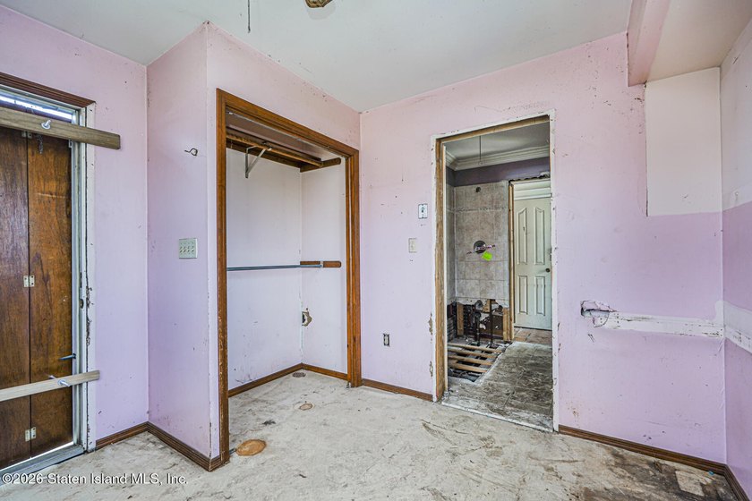 PROPERTY IS VACANT! PRICED TO SELL AS IS: CASH OFFERS ONLY - photo 23