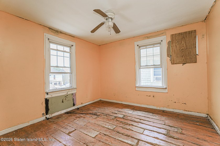 PROPERTY IS VACANT! PRICED TO SELL AS IS: CASH OFFERS ONLY - photo 25