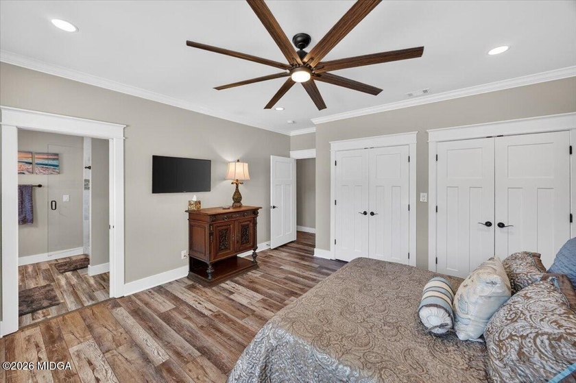 Tucked away in a private cove and set on an expansive 3 acre lot - photo 39