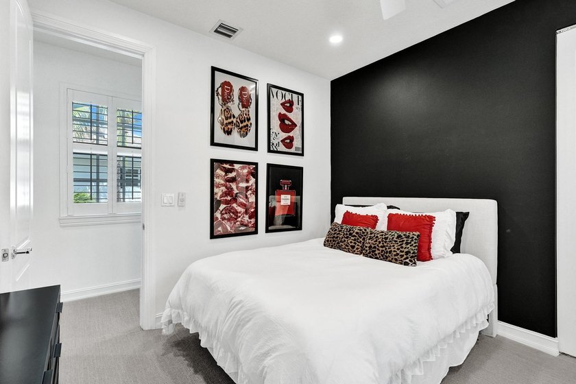 Welcome to this stunning 4-bedroom, 3.5-bathroom residence - photo 40