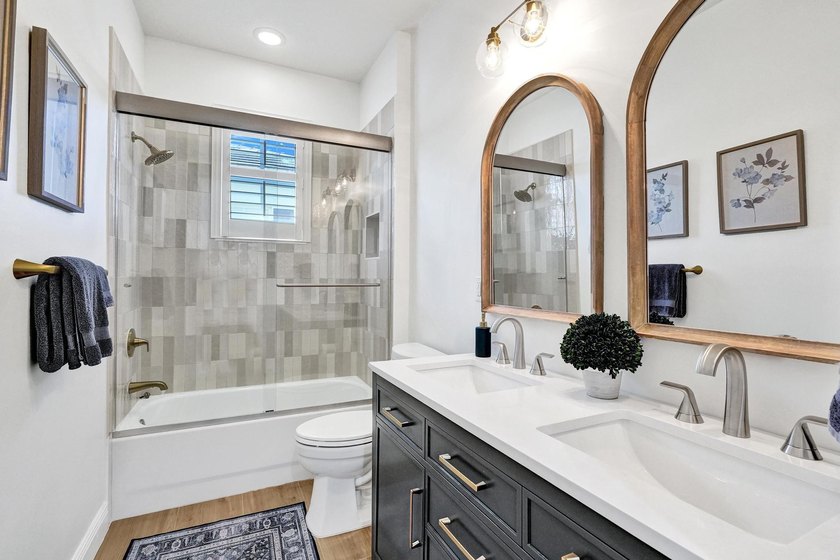 Welcome to this stunning 4-bedroom, 3.5-bathroom residence - photo 44