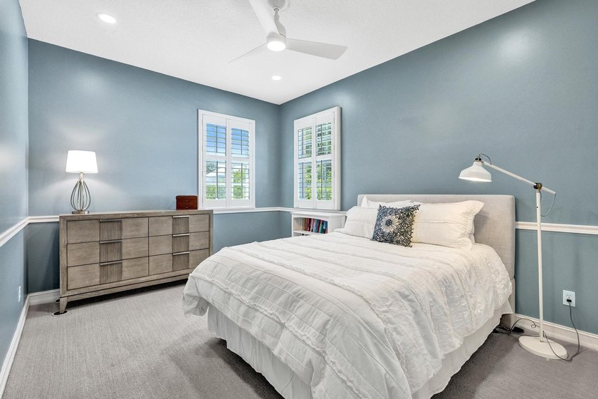 Welcome to this stunning 4-bedroom, 3.5-bathroom residence - photo 45