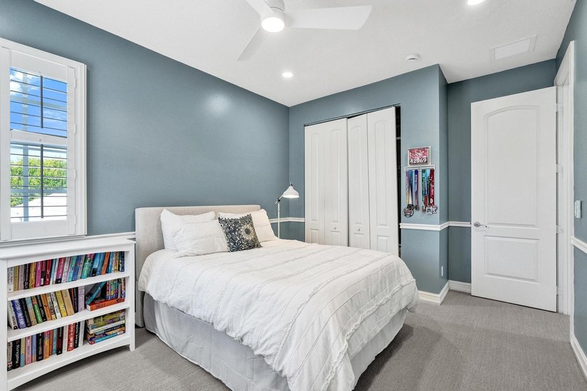 Welcome to this stunning 4-bedroom, 3.5-bathroom residence - photo 46