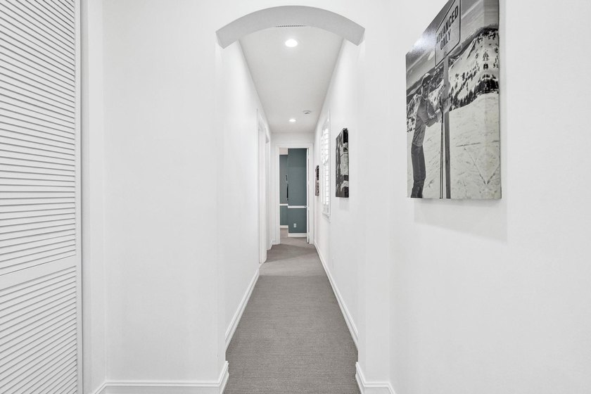 Welcome to this stunning 4-bedroom, 3.5-bathroom residence - photo 49