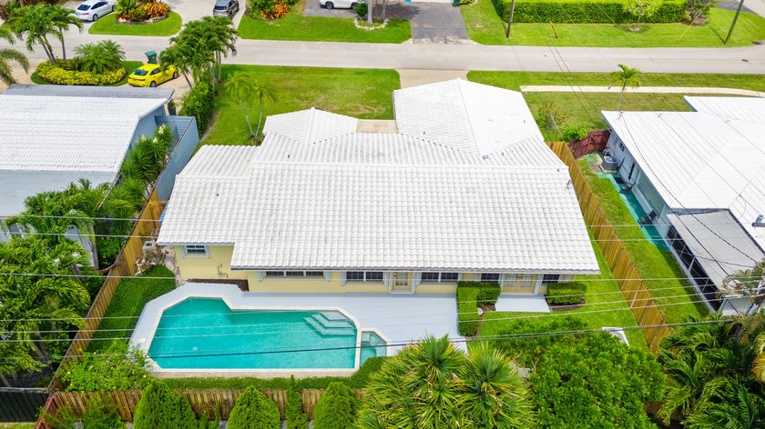 Welcome to this thoughtfully designed single-family residence - photo 2