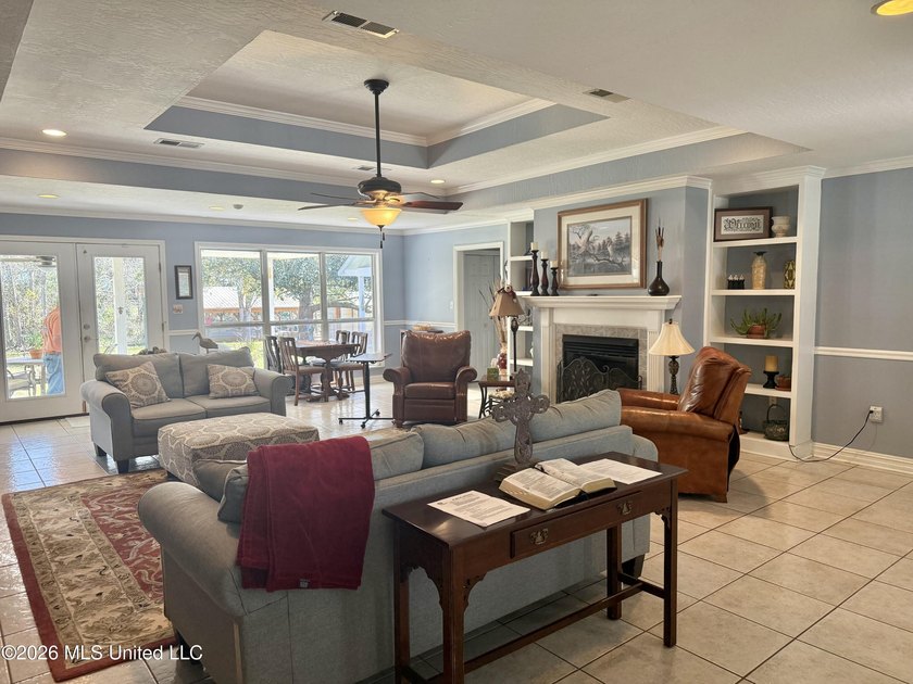 Gorgeous large home with access to the Pascagoula River with - photo 6