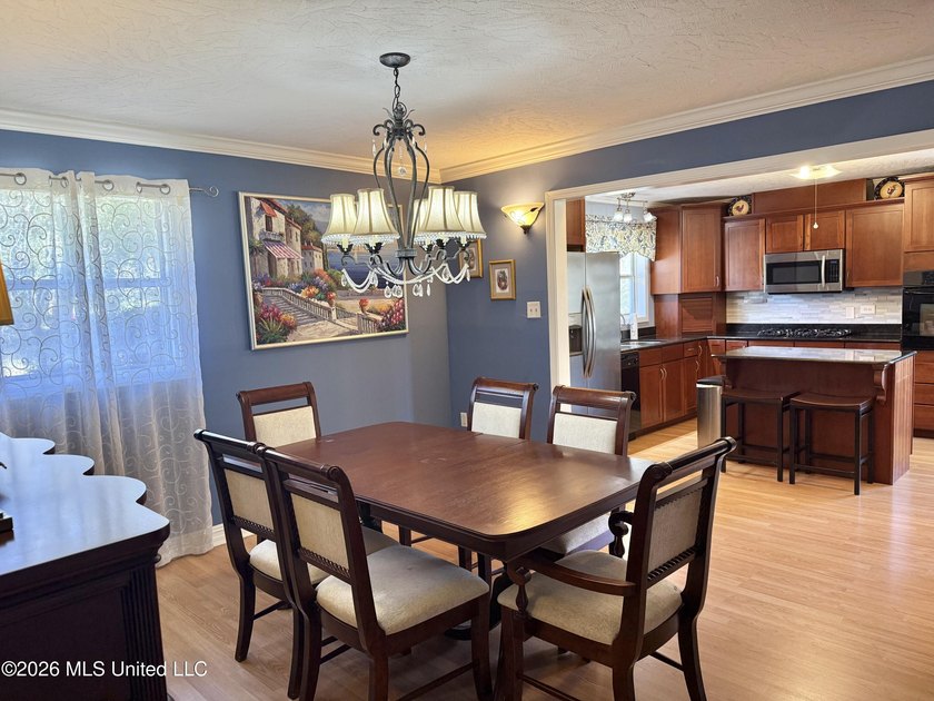 Gorgeous large home with access to the Pascagoula River with - photo 10