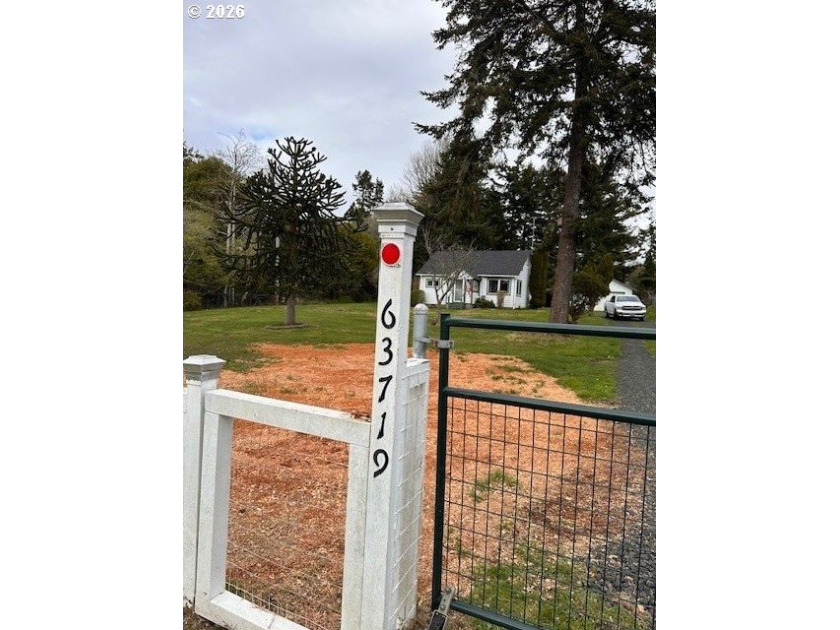 Nearly one-acre level setting with a charming white fence entry - photo 2