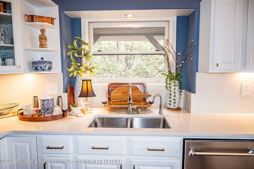 Beautifully remodeled mountain retreat located on a quiet - photo 36