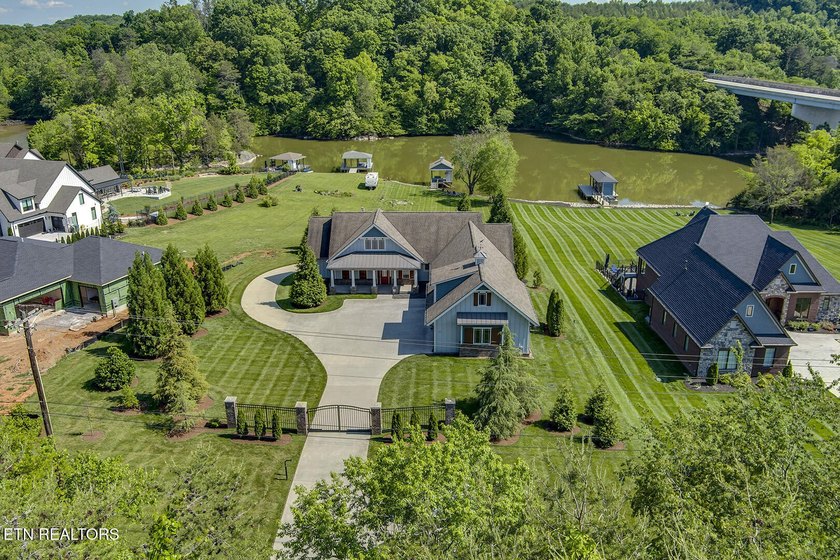 Luxury lakefront living in the heart of West Knoxville on Fort - photo 2