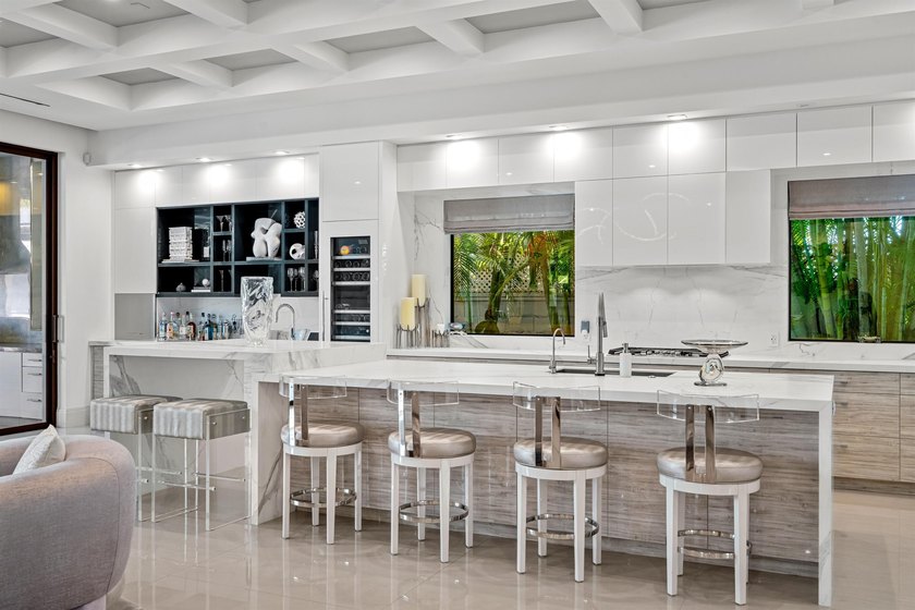 An artful modern showplace for indoor/outdoor entertaining, this - photo 14