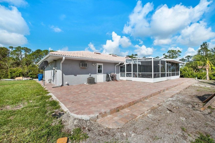 Fully Furnished Canal-Front Home - Minutes to Myakka River and - photo 23