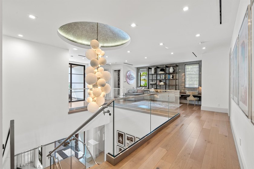 An artful modern showplace for indoor/outdoor entertaining, this - photo 25