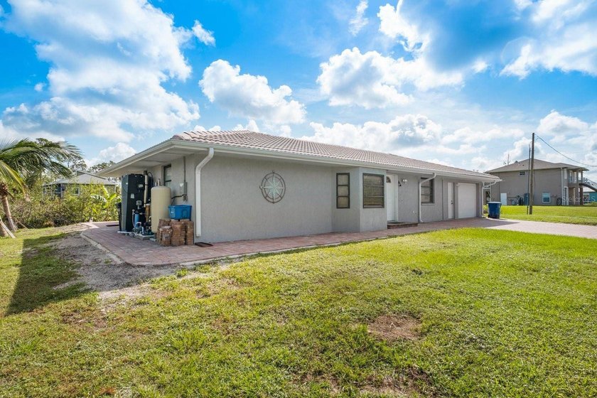 Fully Furnished Canal-Front Home - Minutes to Myakka River and - photo 27