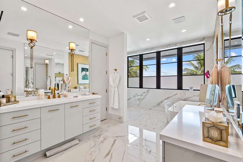 An artful modern showplace for indoor/outdoor entertaining, this - photo 27