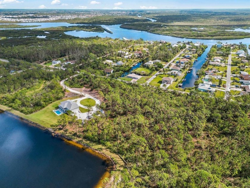 Fully Furnished Canal-Front Home - Minutes to Myakka River and - photo 31
