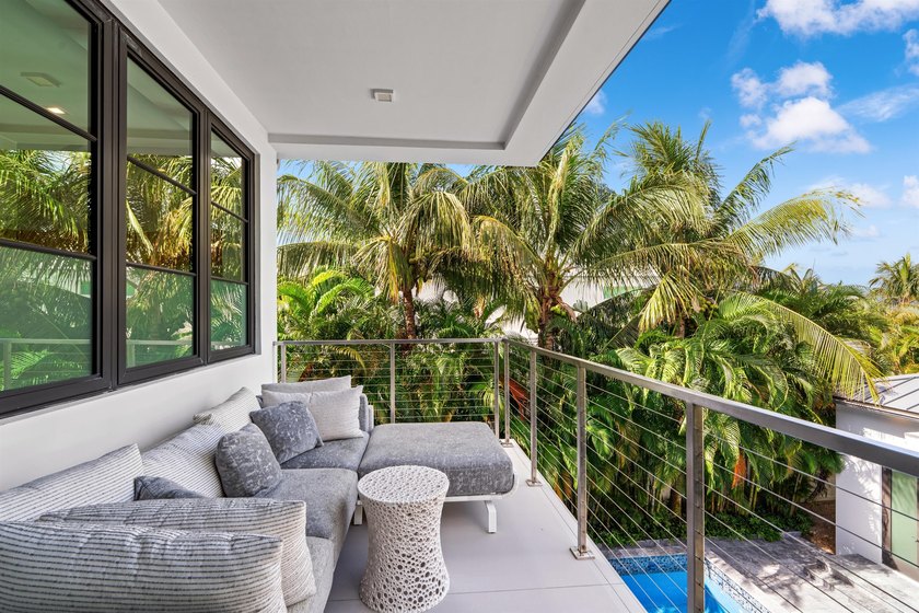 An artful modern showplace for indoor/outdoor entertaining, this - photo 32