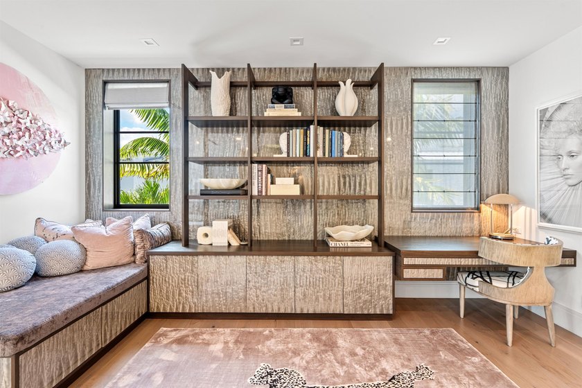 An artful modern showplace for indoor/outdoor entertaining, this - photo 46