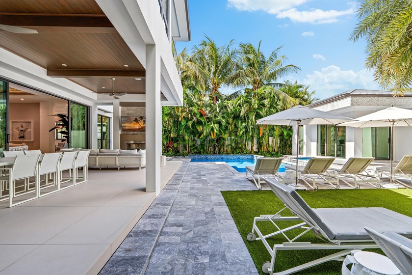An artful modern showplace for indoor/outdoor entertaining, this - photo 48